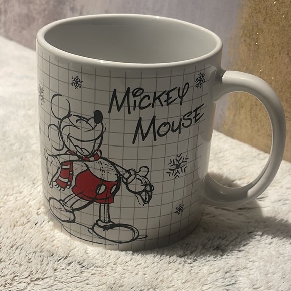 Beautiful 😍 Christmas Mickey Mouse Mug ❄️⛄️ - Picture 3 of 5